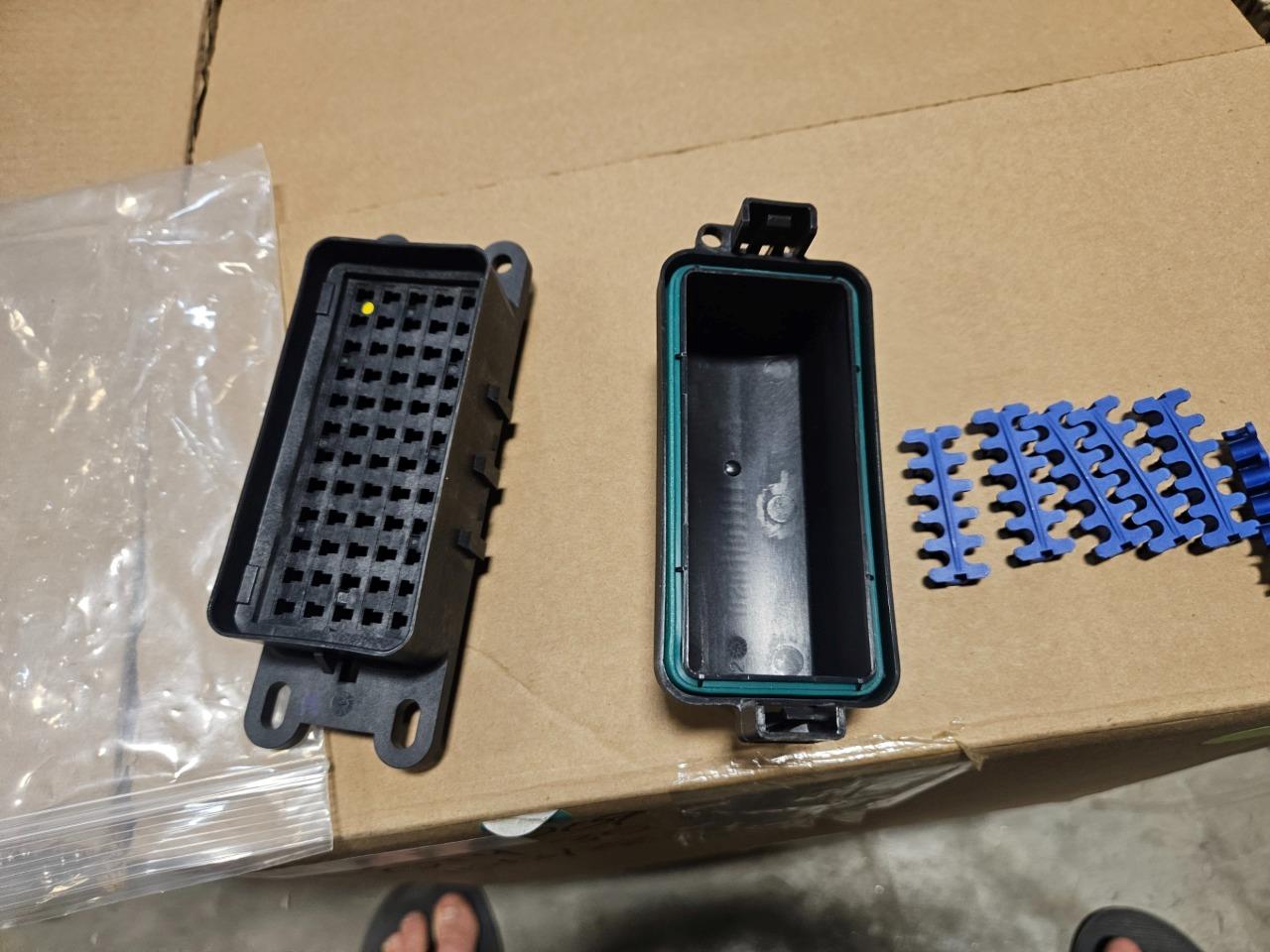 2 New Littelfuse PDM21001LXM / HWB60 Power Distribution Module 60 Circuit - New - Image 14