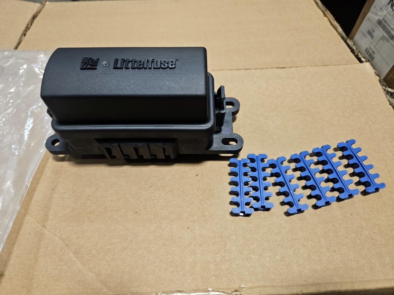 2 New Littelfuse PDM21001LXM / HWB60 Power Distribution Module 60 Circuit - New - Image 4