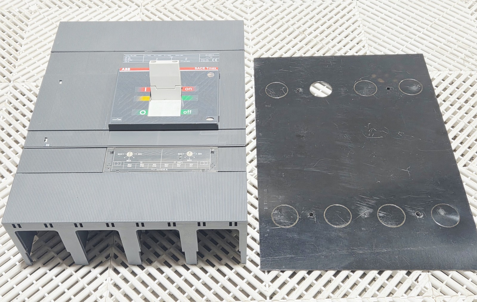 ABB T6L630 Tmax 630A 1000V 4-Pole MCCB Circuit Breaker - Used - Image 12