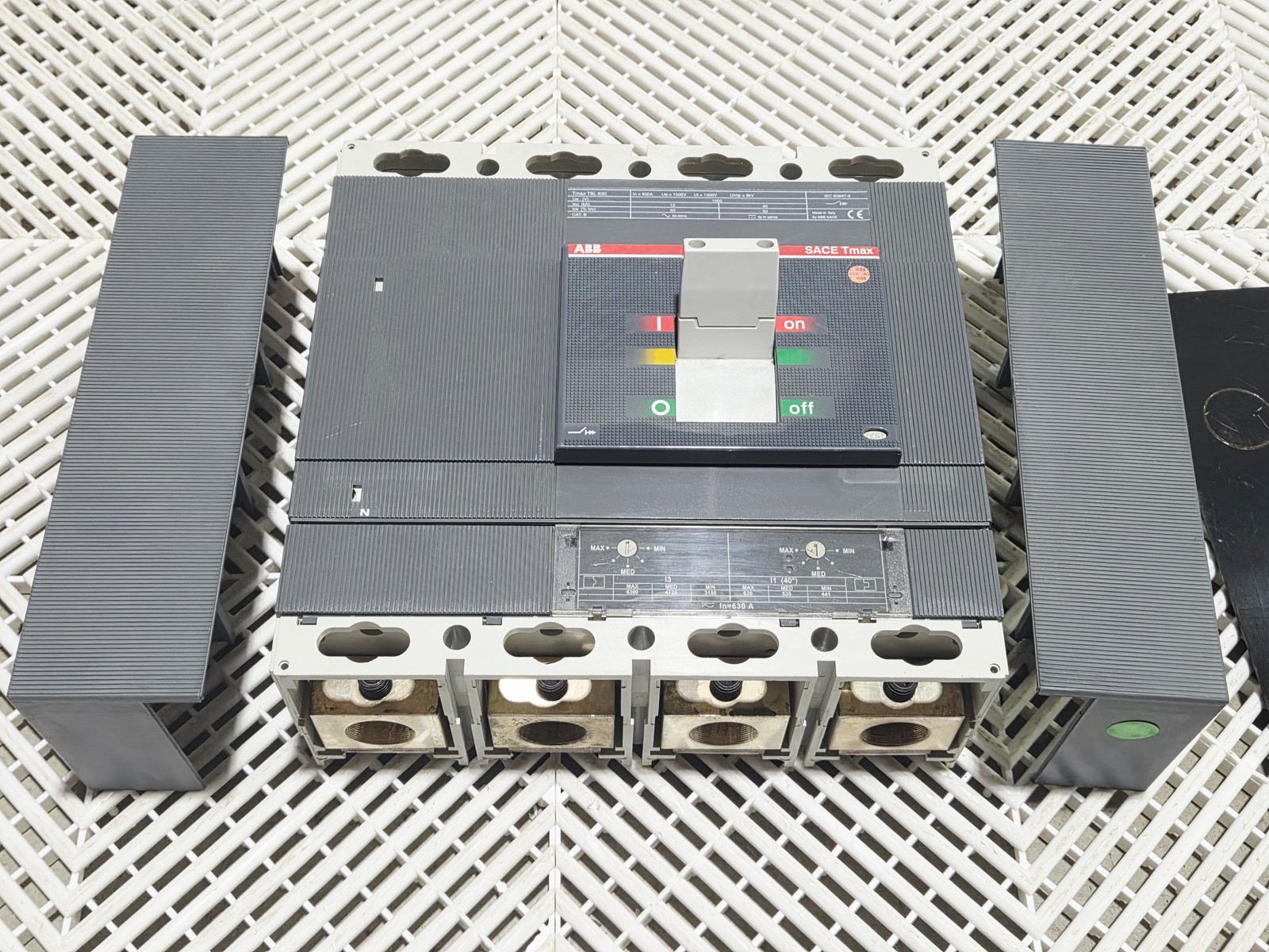 ABB T6L630 Tmax 630A 1000V 4-Pole MCCB Circuit Breaker - Used - Image 5