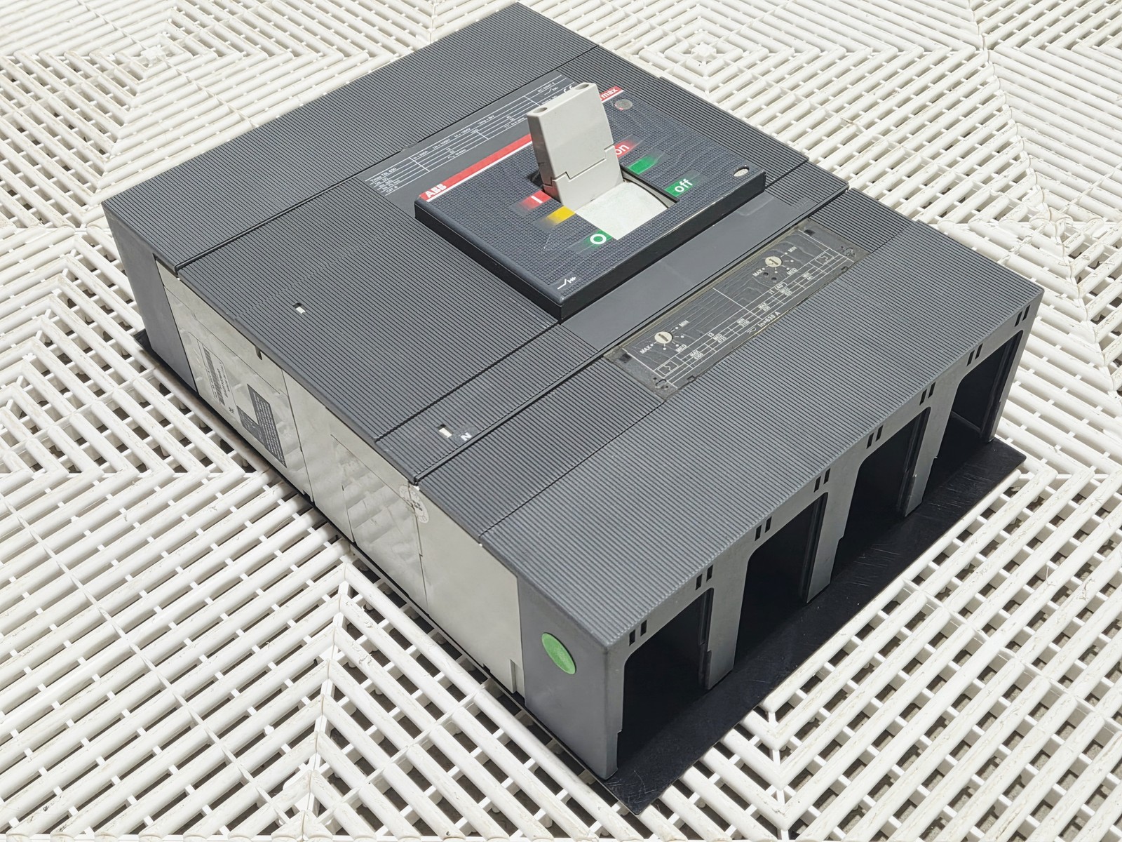ABB T6L630 Tmax 630A 1000V 4-Pole MCCB Circuit Breaker - Used