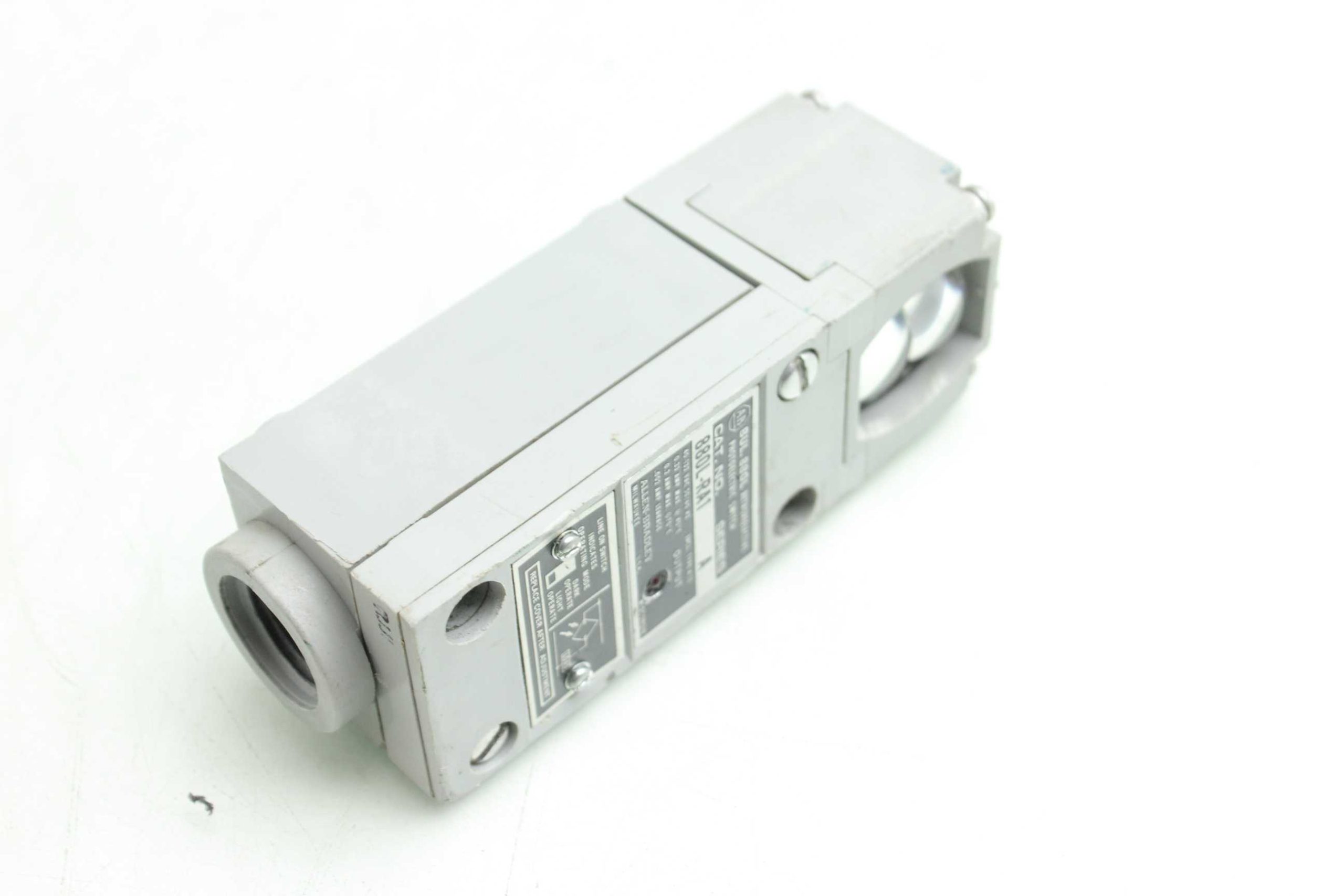Allen-Bradley 880L-RA1 Photoelectric Retroreflective Photo Switch A Series - Used - Image 10
