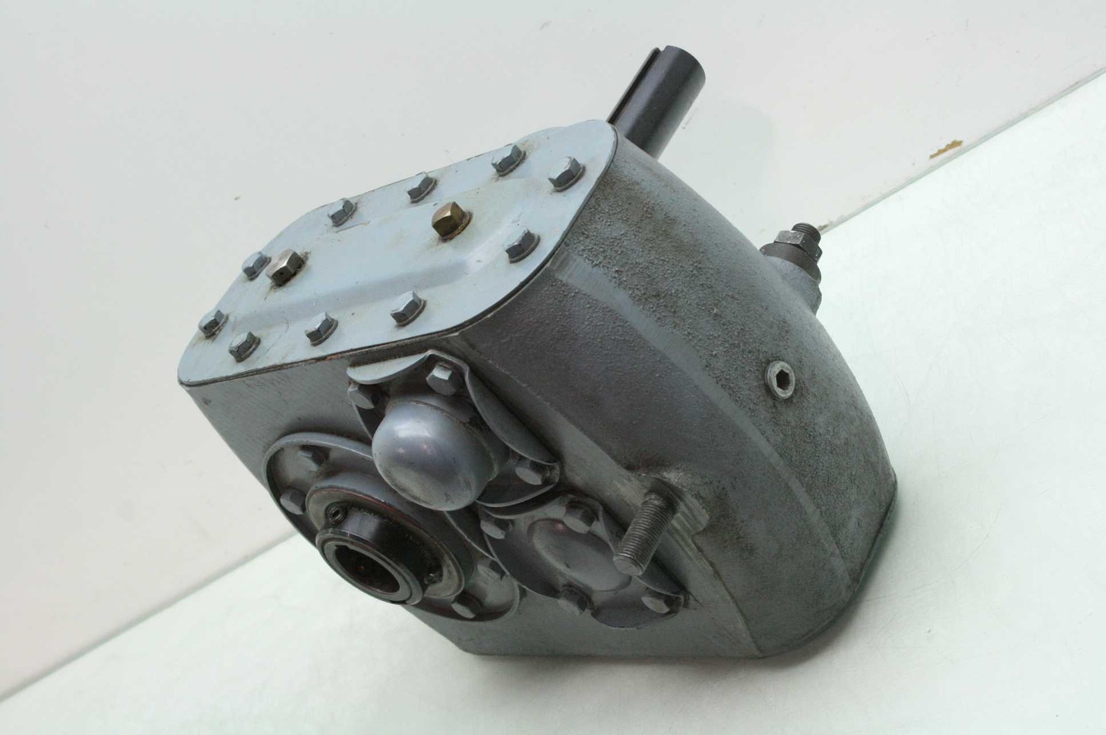 Alvey HR-120T Conveyor Drive Unit 19.56:1 Ratio Gear Reducer 1-1/4" to 1-7/16" - Used - Image 4