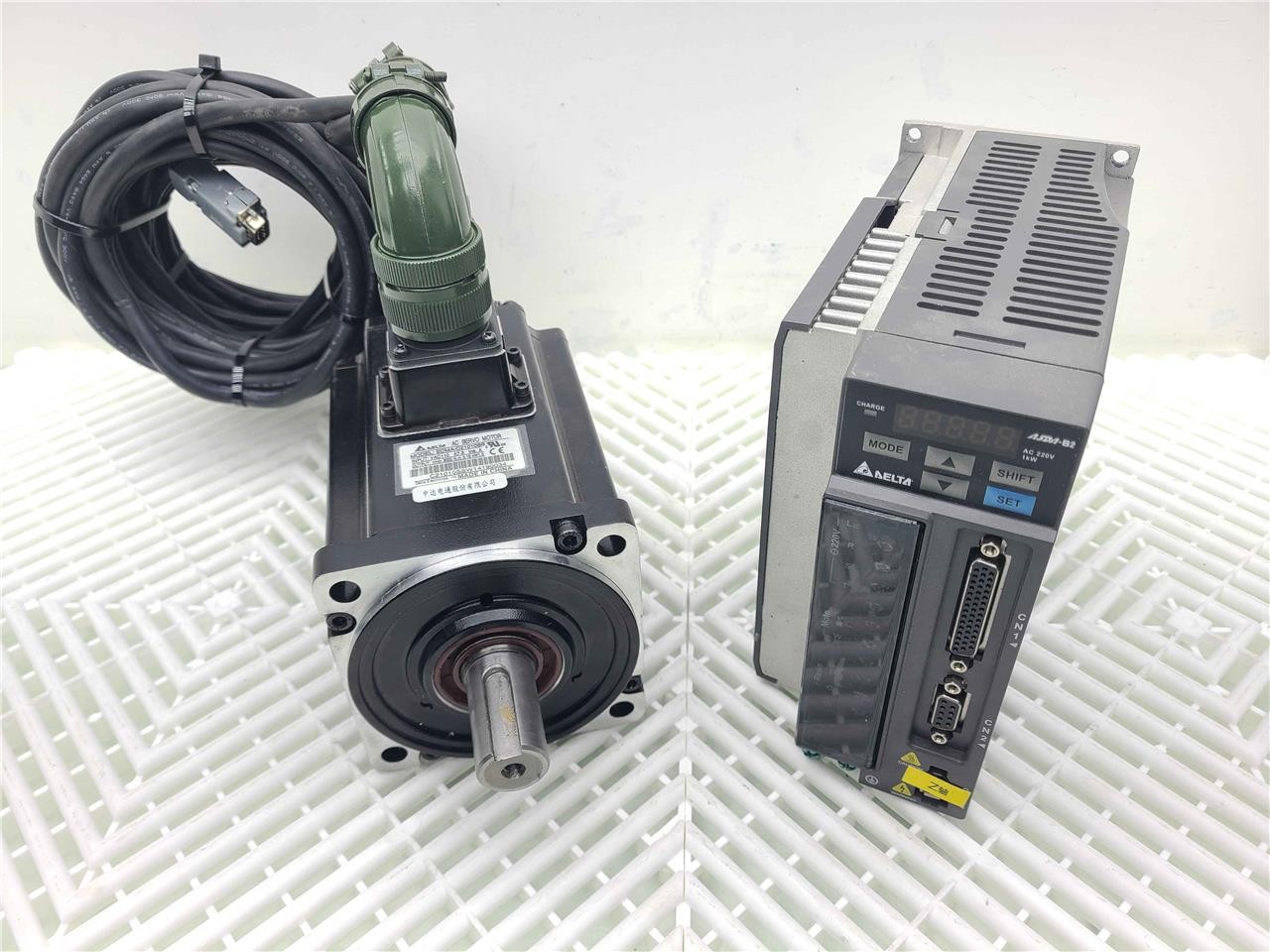 Delta Electronics AC Servo Motor ECMA-C21010SS w/ Servo Drive ASD-B2-1021-B - Used