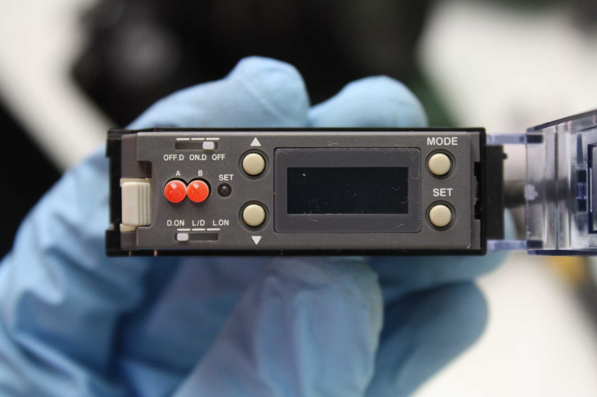 Keyence FS-V1P Photoelectric Fiber Optic Sensor Amplifier - Used - Image 19