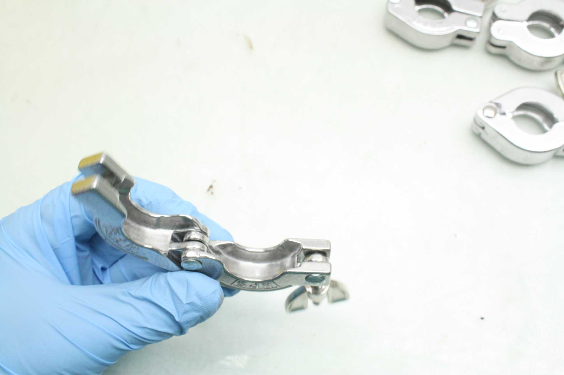 Lot of 20 Aluminum Sanitary Clamps / 1" / C- Clamps - Used - Image 10