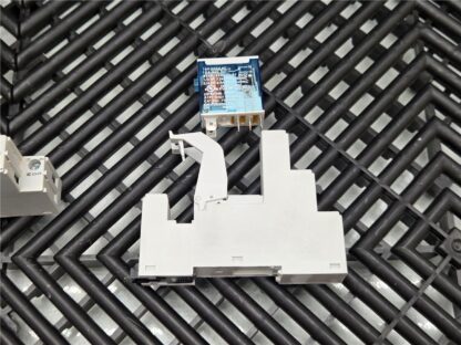 Lot of 8 Allen-Bradley 700-HN221 Relay Socket w/ 700-HK36Z24 Switching Relay - Used - Image 11
