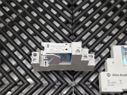 Lot of 8 Allen-Bradley 700-HN221 Relay Socket w/ 700-HK36Z24 Switching Relay - Used - Image 4