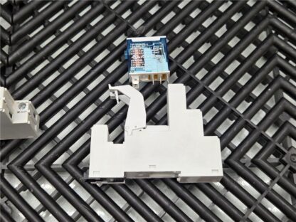 Lot of 8 Allen-Bradley 700-HN221 Relay Socket w/ 700-HK36Z24 Switching Relay - Used - Image 5