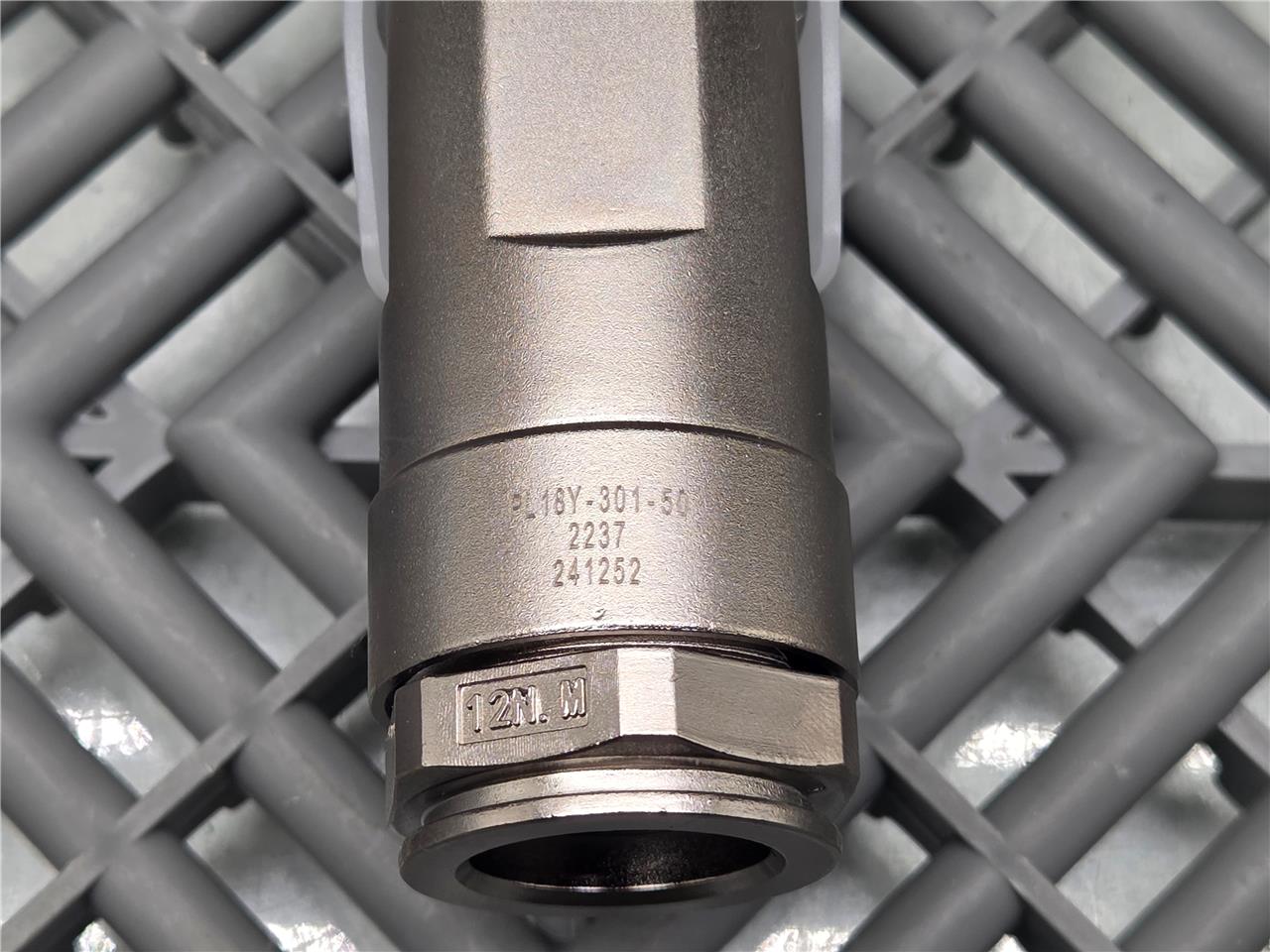 New Amphenol PL18Y-301-50 PowerLok Connector - New - Image 11