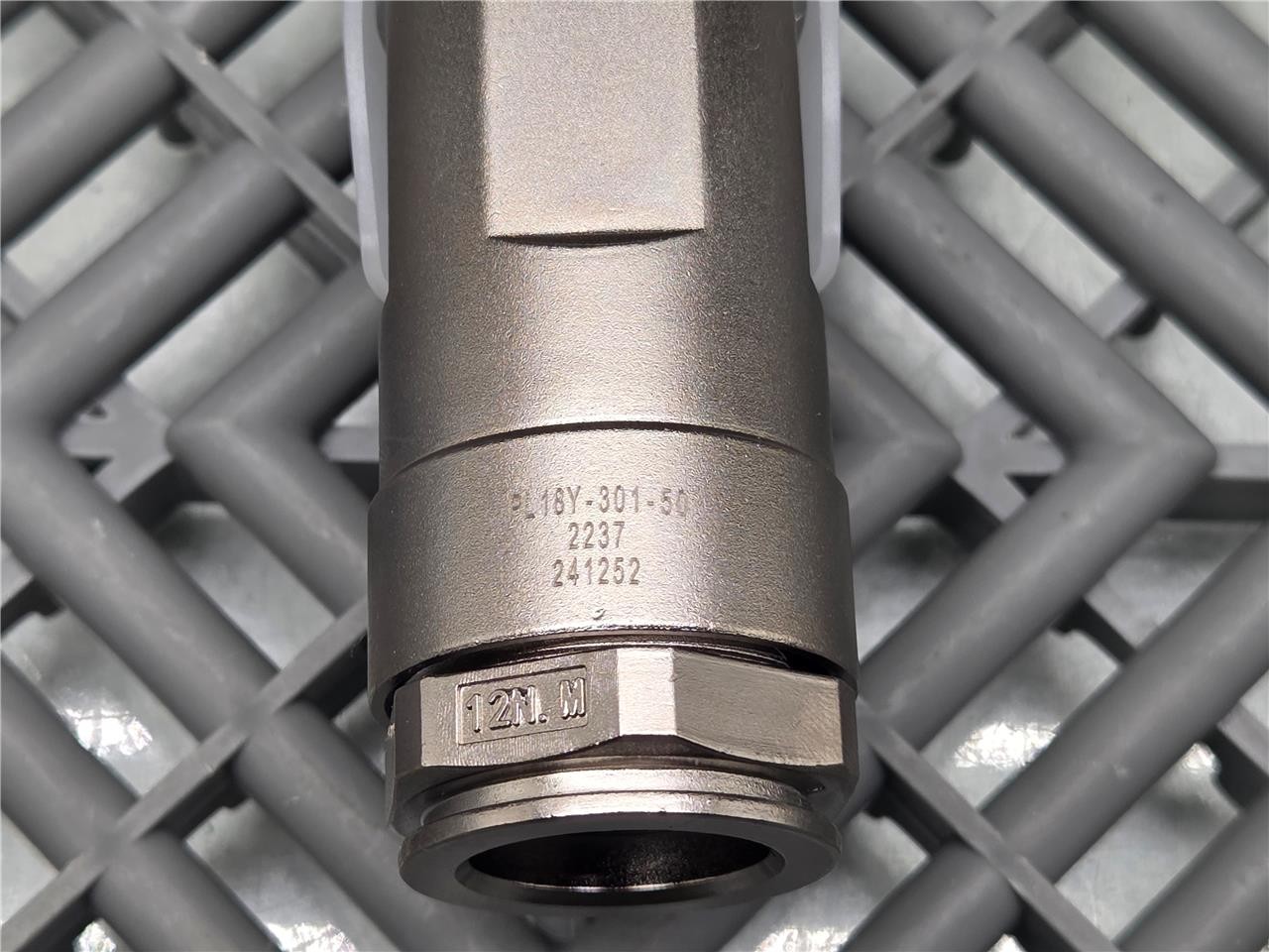 New Amphenol PL18Y-301-50 PowerLok Connector - New - Image 5