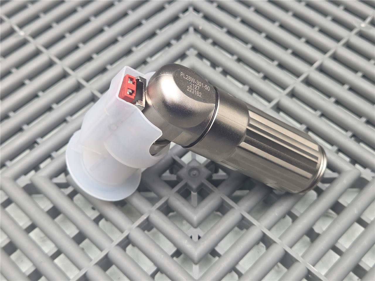 New Amphenol PL28W-301-50 PowerLok Right Angle Connector - New - Image 7