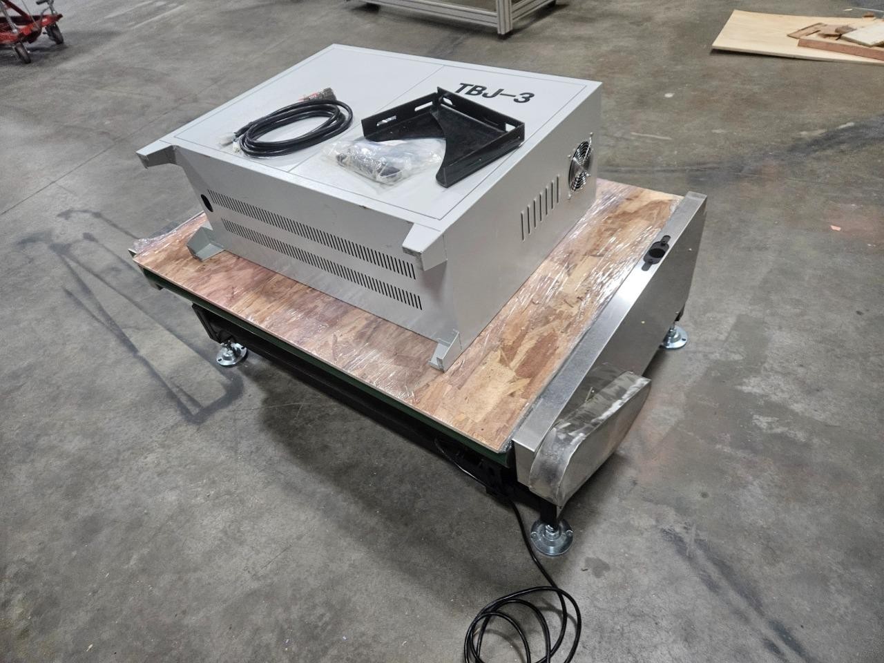 New Sunrise Electric Stainless ESD 45" x 32" Powered Belt Conveyor 220V - New - Image 3