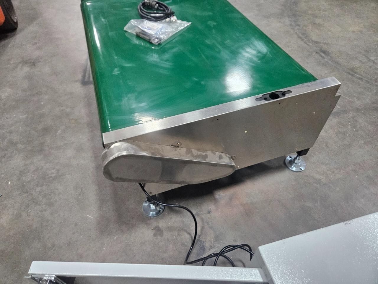 New Sunrise Electric Stainless ESD 45" x 32" Powered Belt Conveyor 220V - New