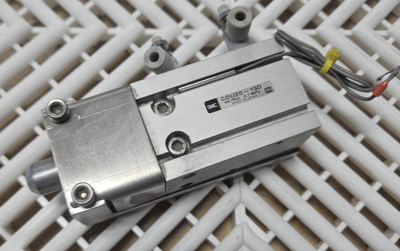 SMC CDU20-15D Pneumatic Cylinder Double Acting Single Rod 15mm Stroke - Used - Image 3