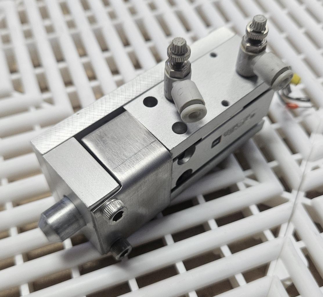 SMC CDU20-15D Pneumatic Cylinder Double Acting Single Rod 15mm Stroke - Used - Image 8