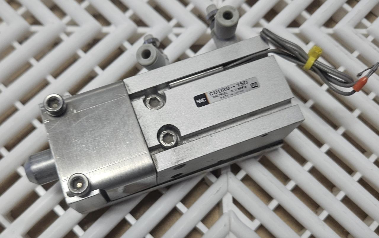 SMC CDU20-15D Pneumatic Cylinder Double Acting Single Rod 15mm Stroke - Used - Image 9