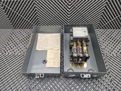 Westinghouse B200 Motor Starter 460 / 575V AC, 2 HP w/ B200 Enclosure - Used - Image 8