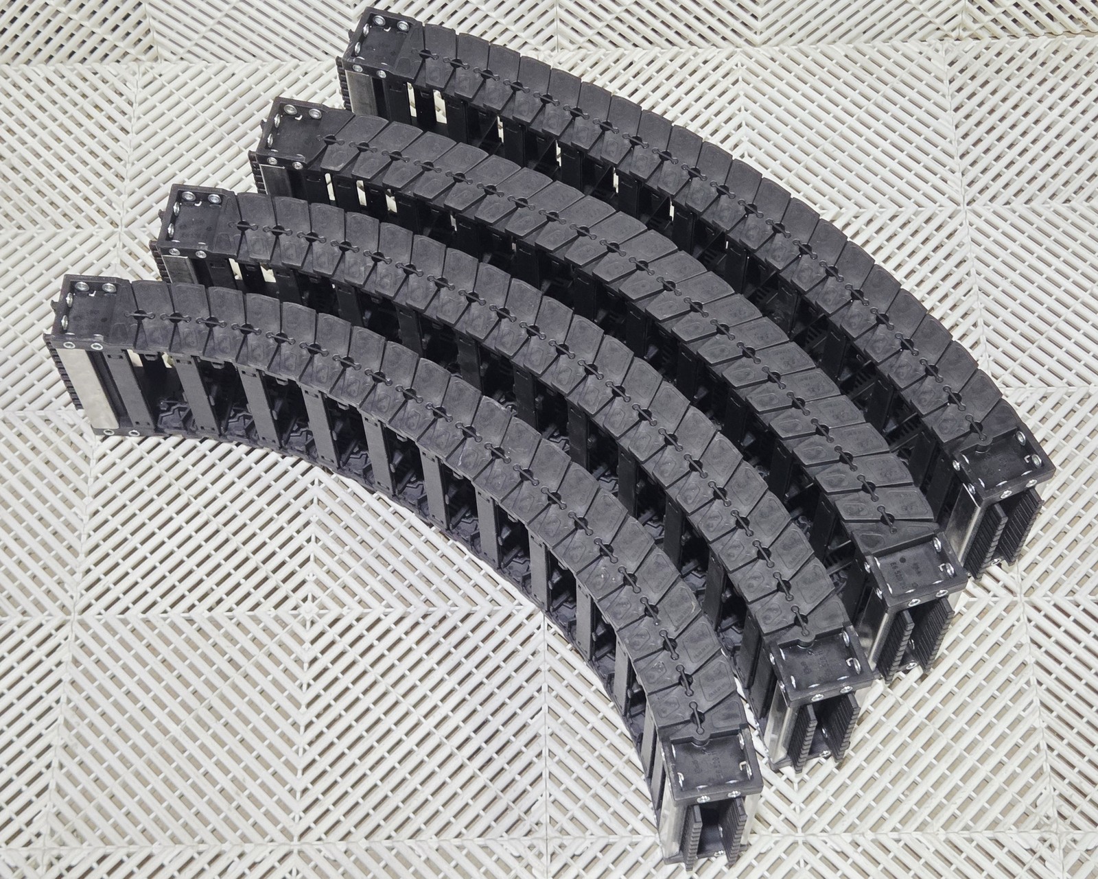 igus E6.52.01.075 Energy Chain Cable Carrier 30" w/ Brackets Used Lot of 4 - Used