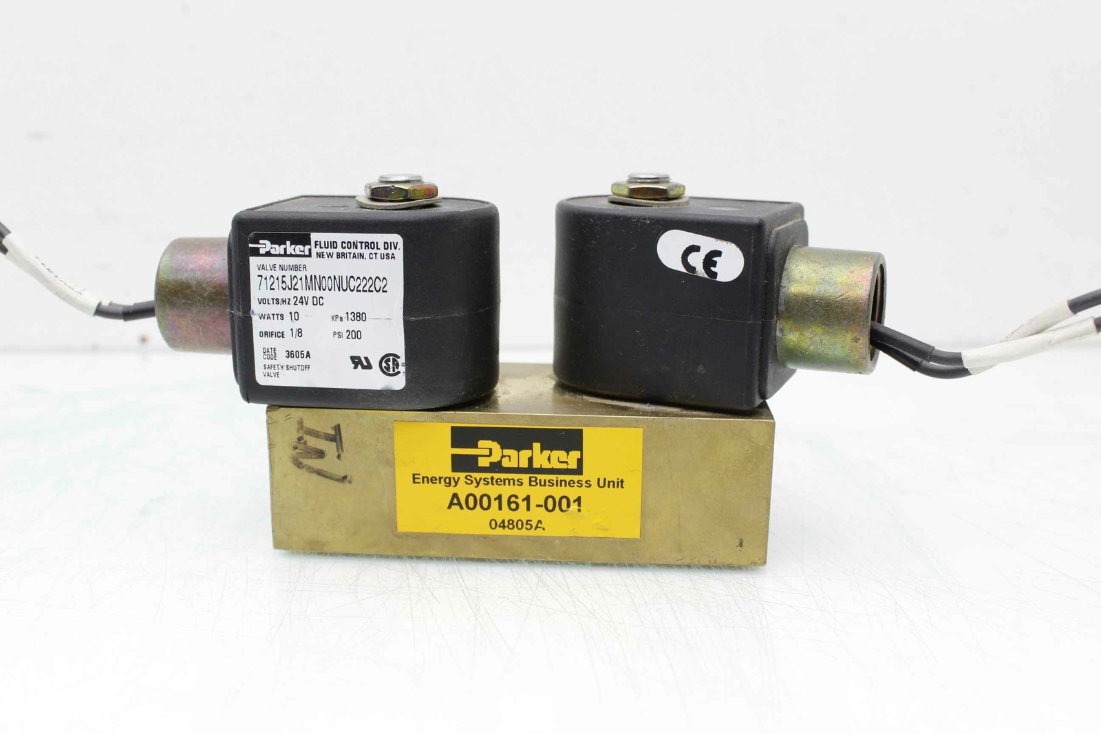 (2) Parker 71215J21MN00NUC222C2 Double Acting 24V DC Solenoid Valve A00161-001 - Used - Image 11