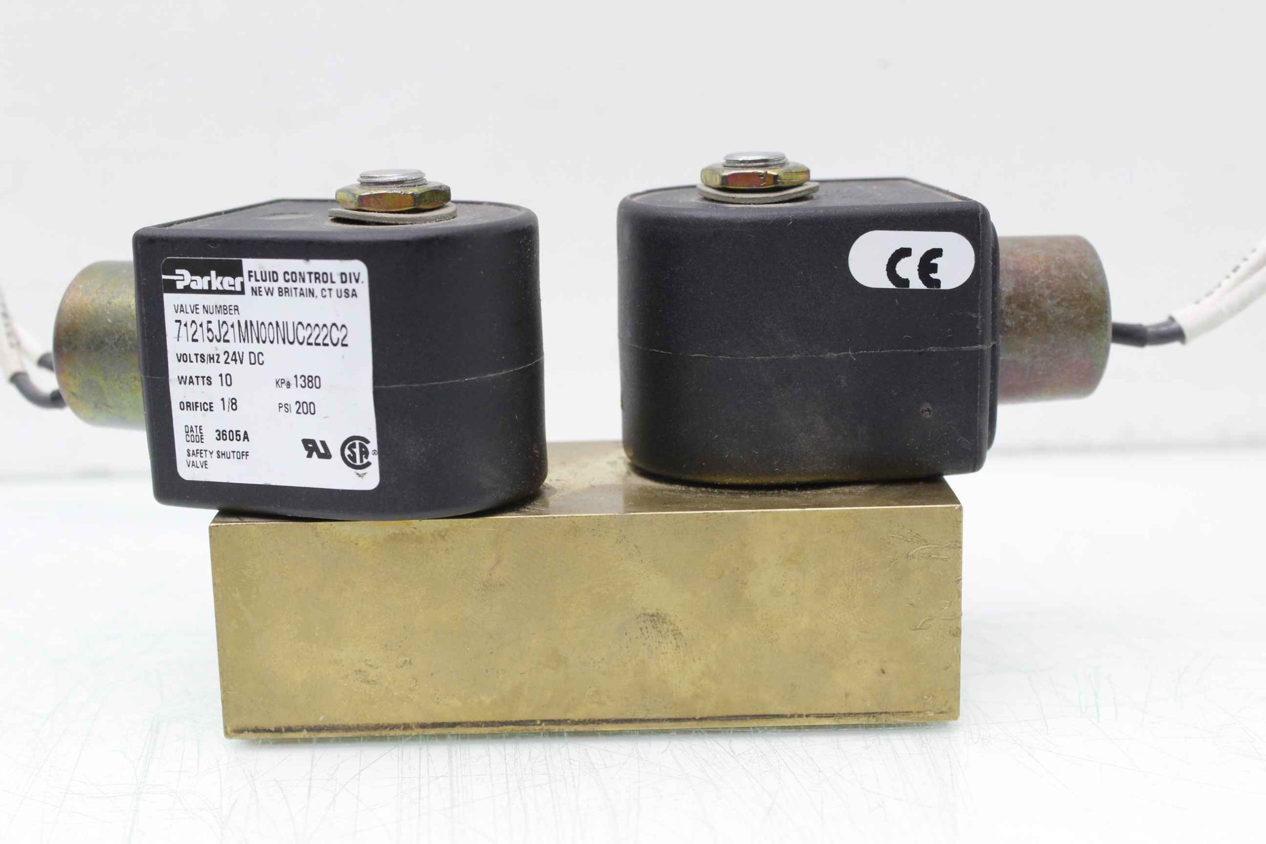 (2) Parker 71215J21MN00NUC222C2 Double Acting 24V DC Solenoid Valve A00161-001 - Used - Image 17