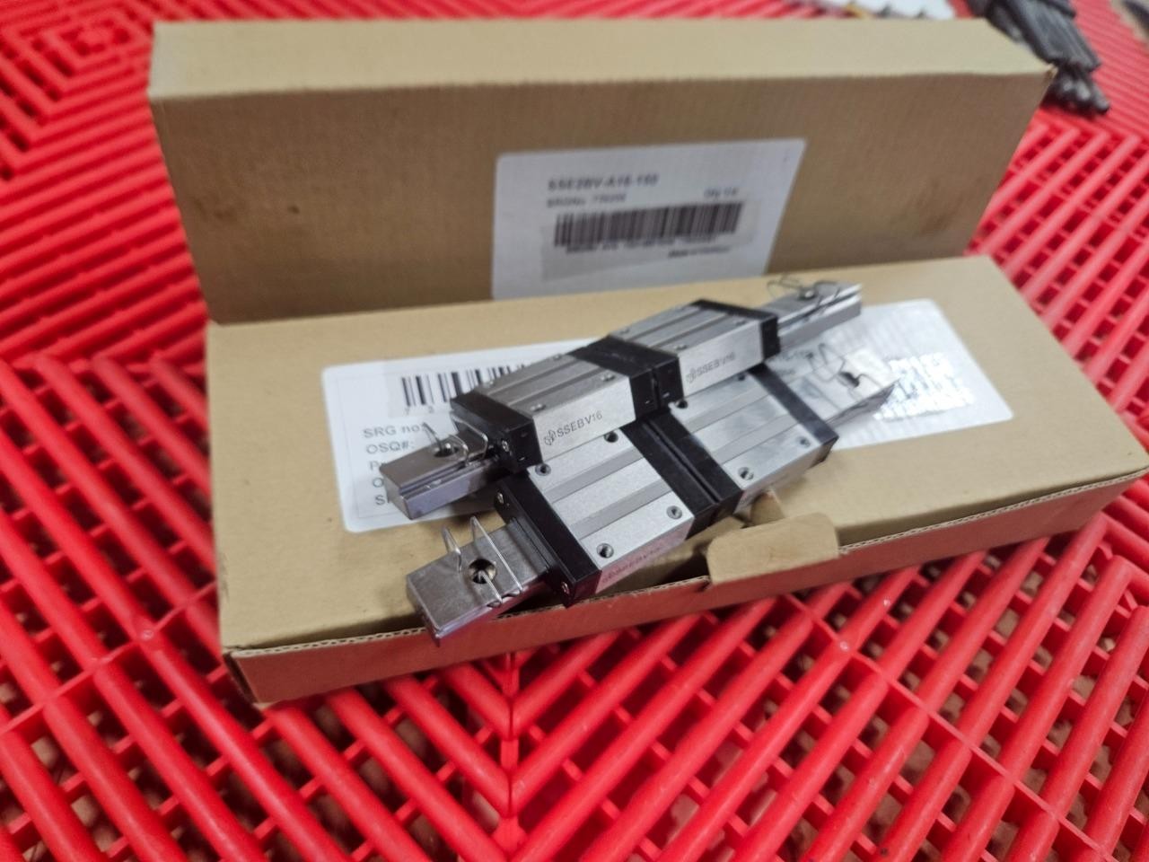 (4) New Misumi SSE2BV-A16-150 Linear Guide Blocks 150mm Rails - New - Image 3