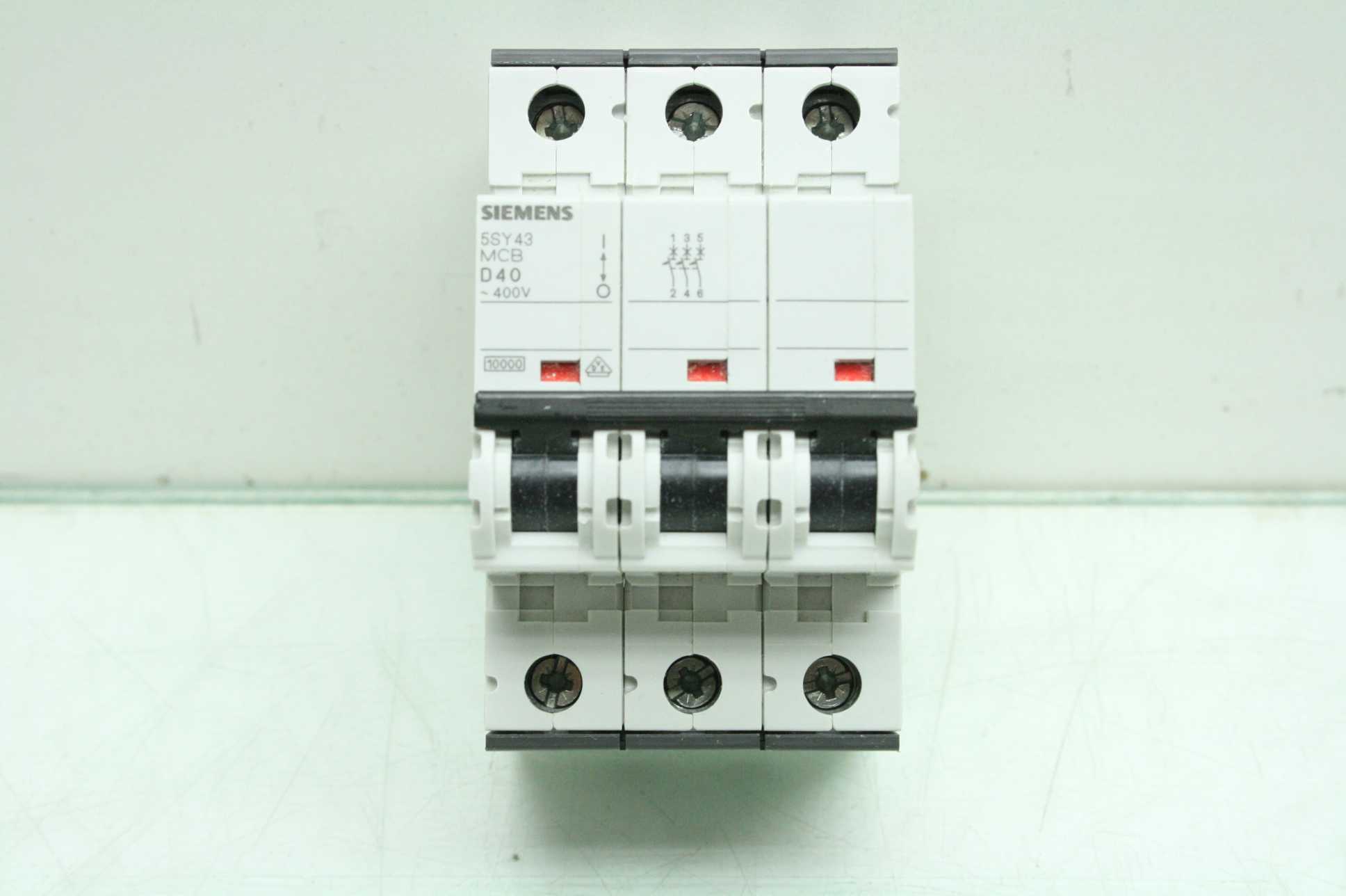 4 Siemens Circuit Breakers 5SY4332-6, 5SY4340-8, 5SY4116-8, 5SY4111-7 - Used - Image 17