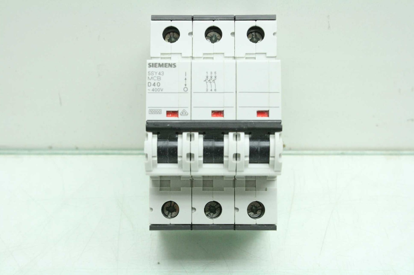 4 Siemens Circuit Breakers 5SY4332-6, 5SY4340-8, 5SY4116-8, 5SY4111-7 - Used - Image 4