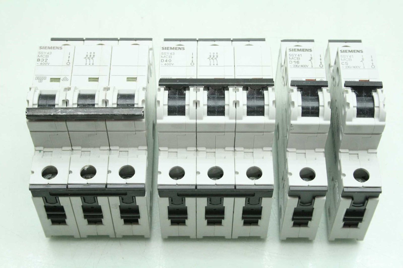 4 Siemens Circuit Breakers 5SY4332-6, 5SY4340-8, 5SY4116-8, 5SY4111-7 - Used