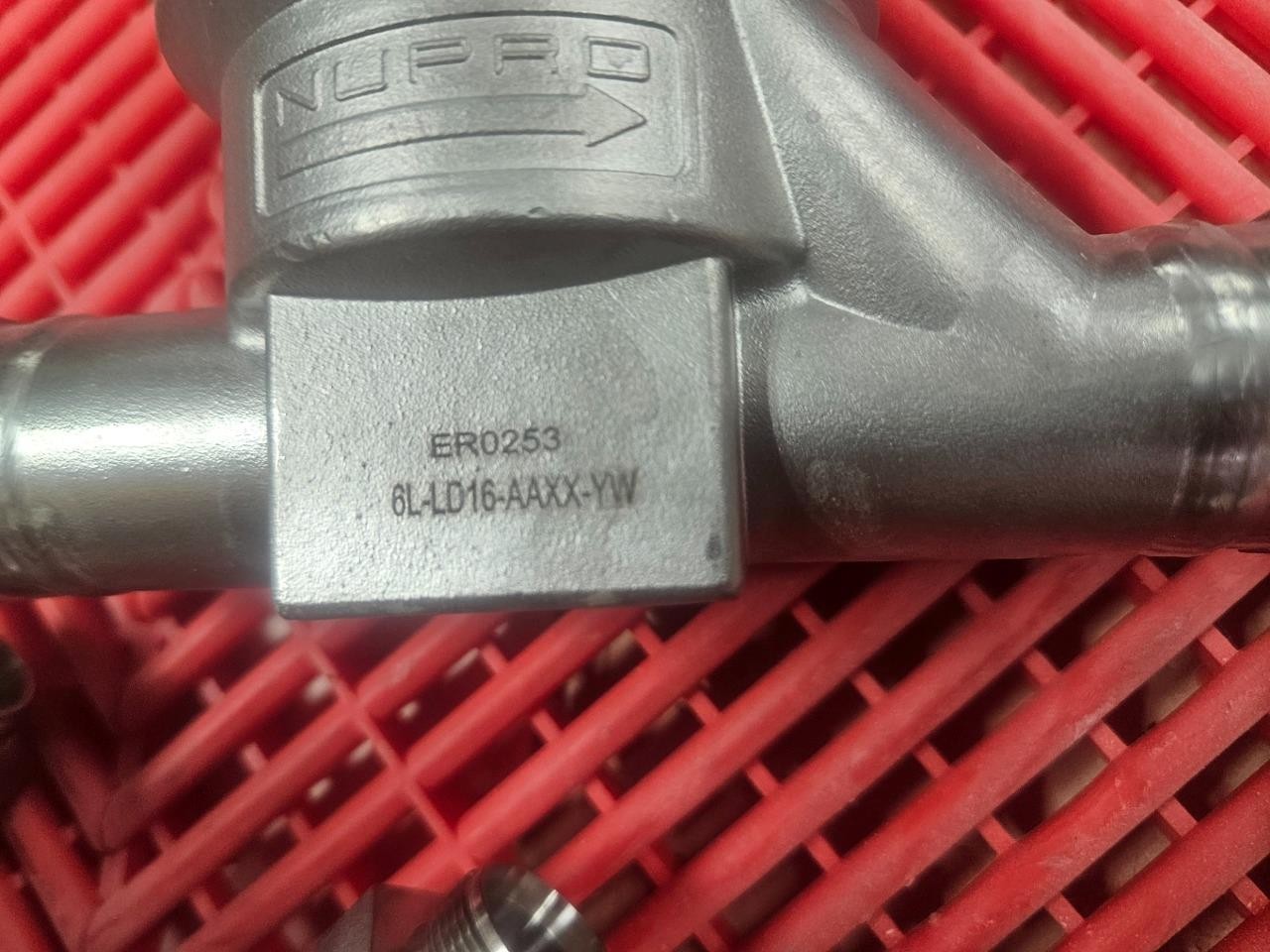5 Swagelok 6L-LD16-AAXX-YW High Flow 3/4" Diaphragm Valve 300 PSI / 316SS - Used - Image 7