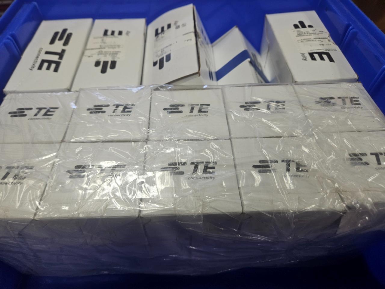 (50) New TE 322870-1 Plated Copper Lug 2 AWG x 5/16" Right Angle AMP 2W 60-75 - New - Image 12