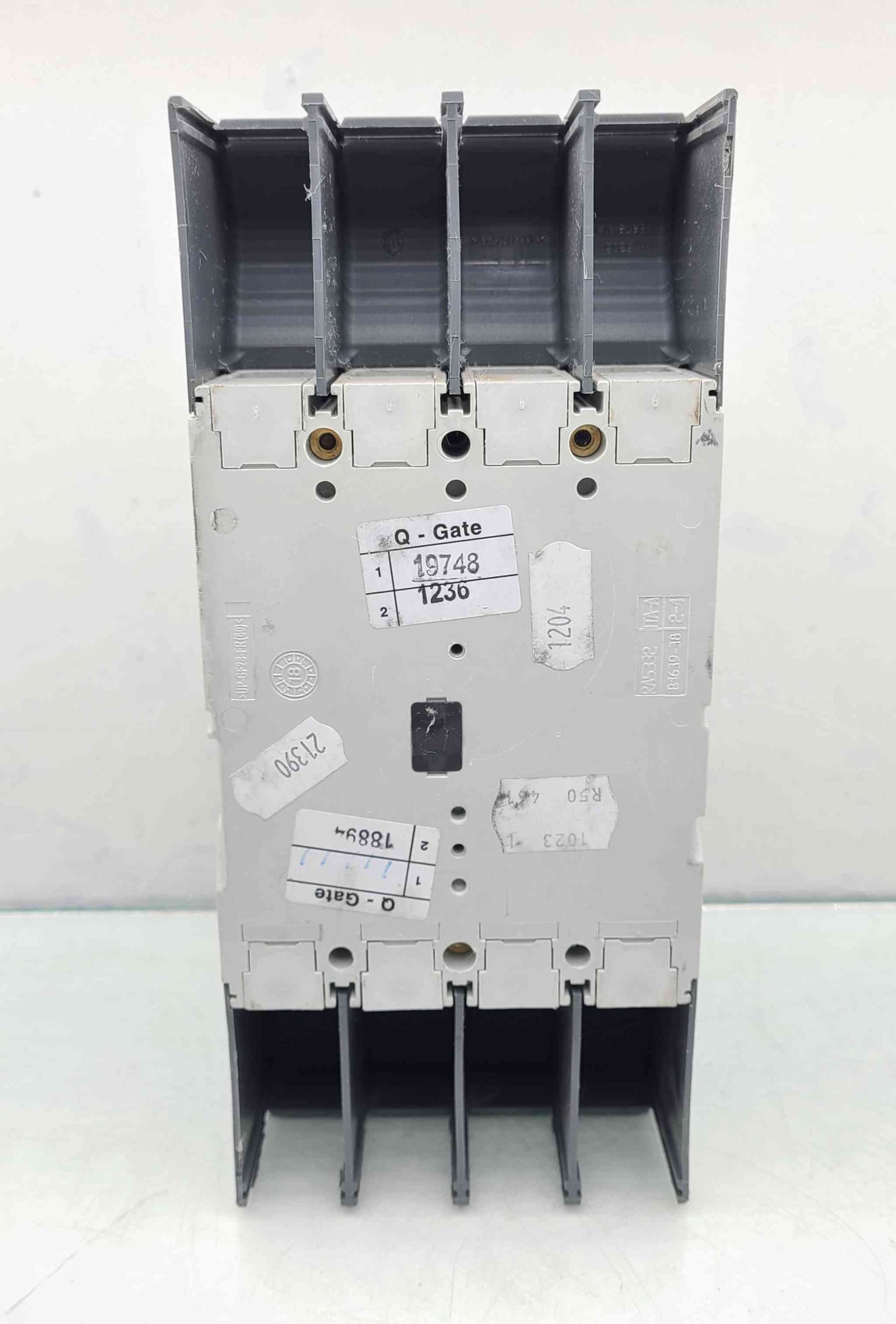 ABB SACE Tmax XT1B 160 690VAC-500VDC Four-Pole Circuit Breaker - Used - Image 15