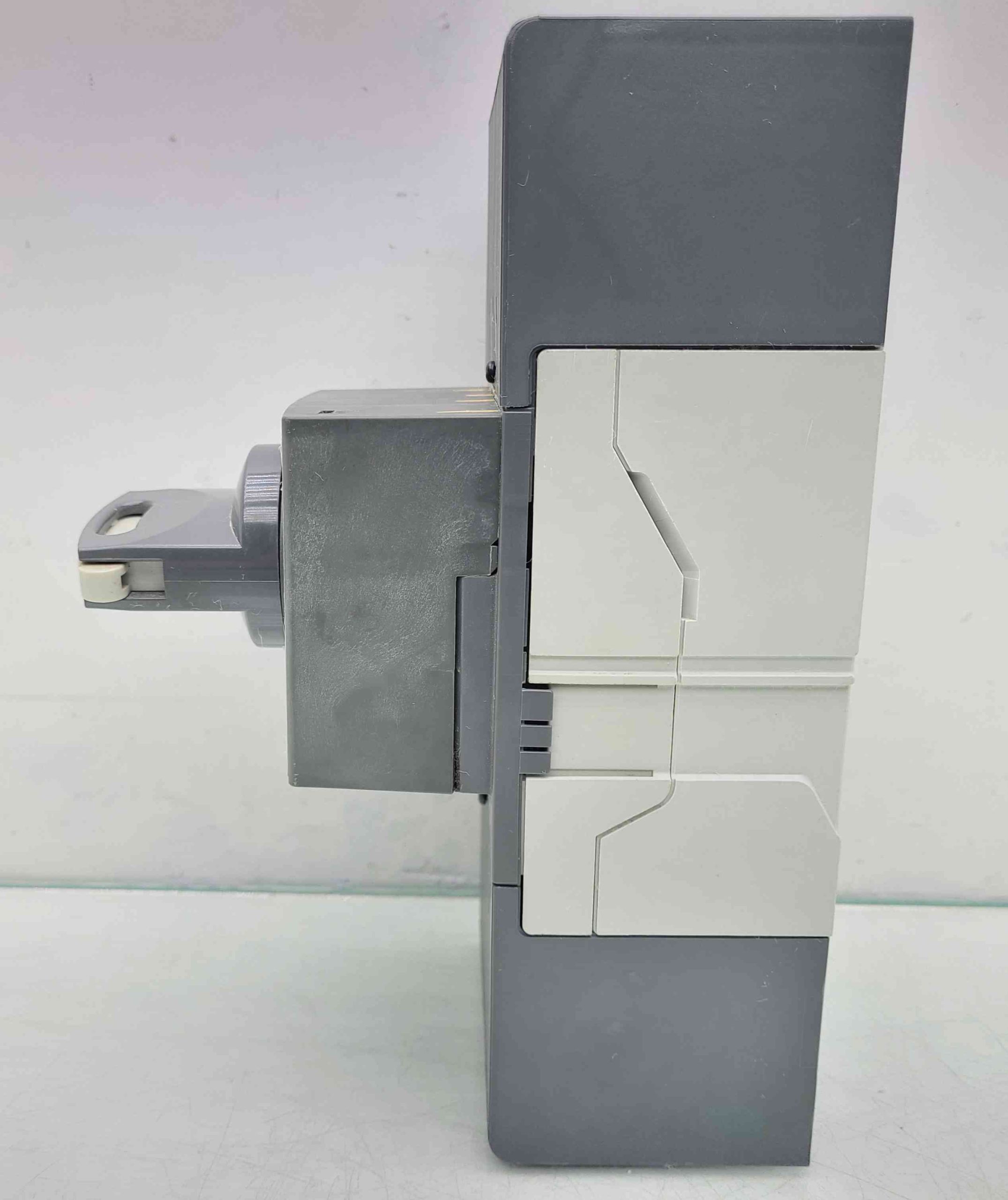 ABB SACE Tmax XT1B 160 690VAC-500VDC Four-Pole Circuit Breaker - Used - Image 16