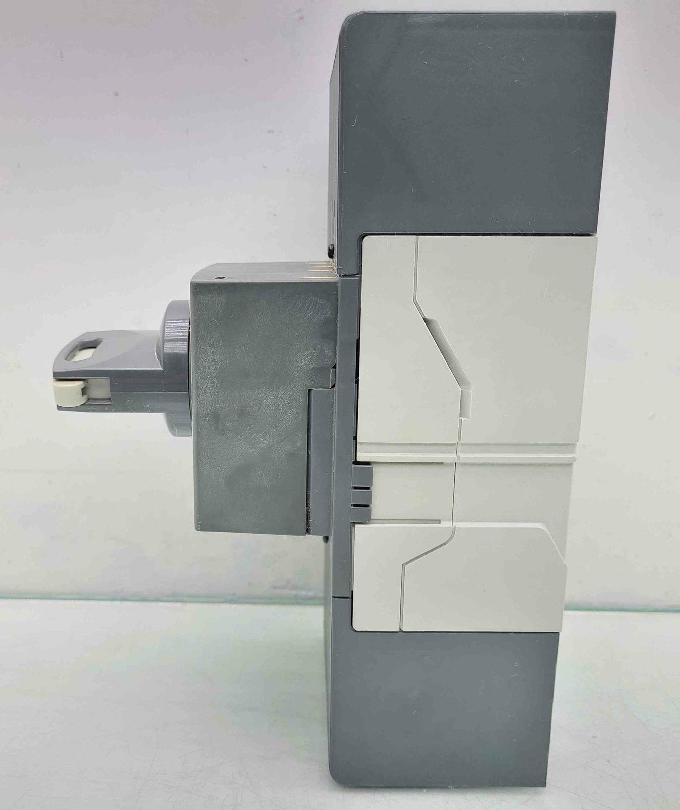 ABB SACE Tmax XT1B 160 690VAC-500VDC Four-Pole Circuit Breaker - Used - Image 6