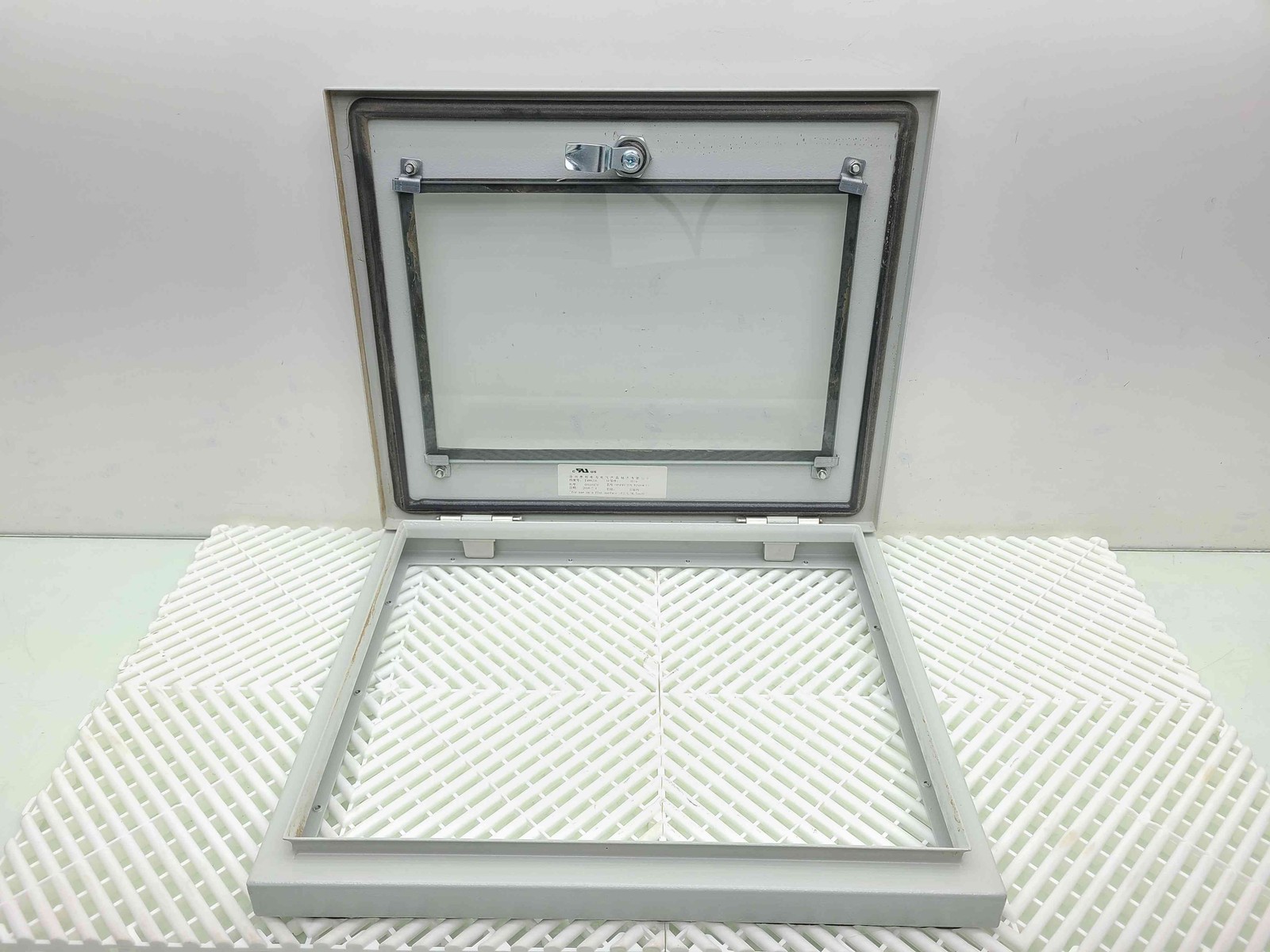 Cangzhou Huibang E488226 Lockable Transparent Window - Used - Image 4