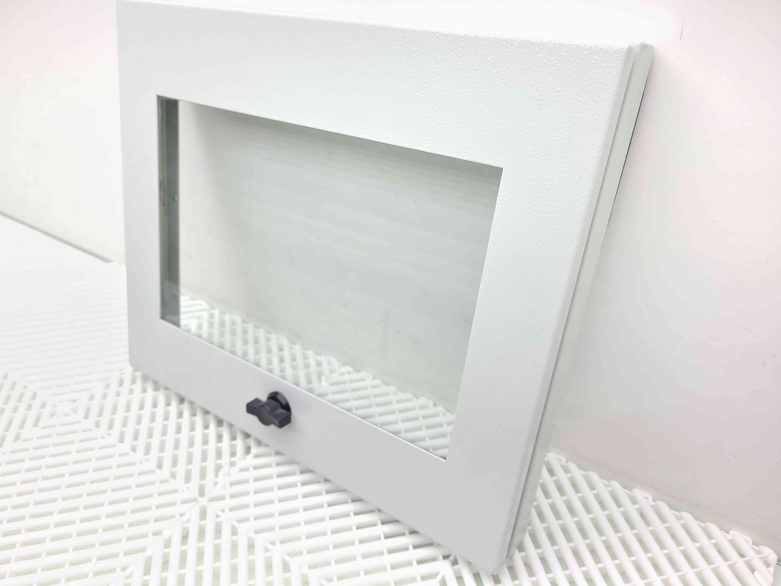 Cangzhou Huibang E488226 Lockable Transparent Window - Used
