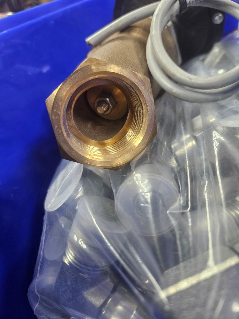 Gemu 554-25D-1-9-51-1 Pneumatic Angle Seat Globe Valve 1" Brass - Used - Image 17