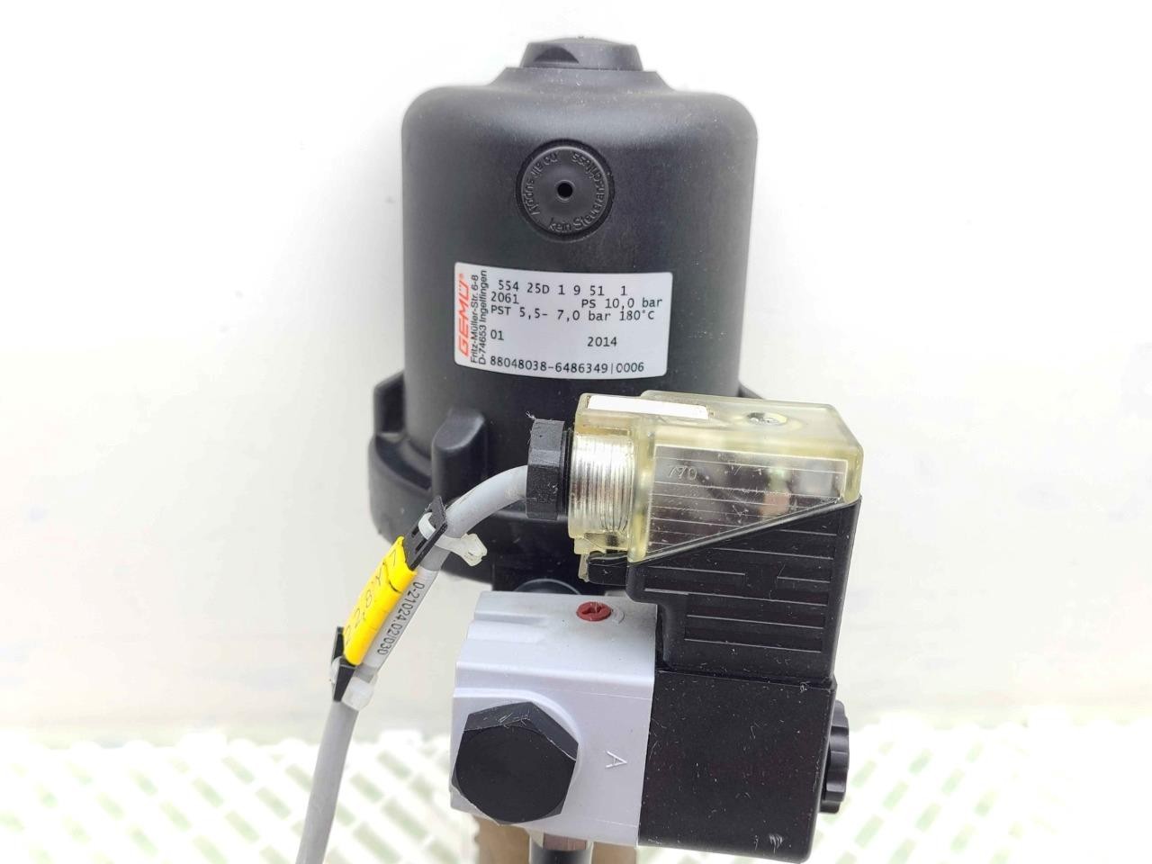 Gemu 554-25D-1-9-51-1 Pneumatic Angle Seat Globe Valve 1" Brass - Used - Image 4