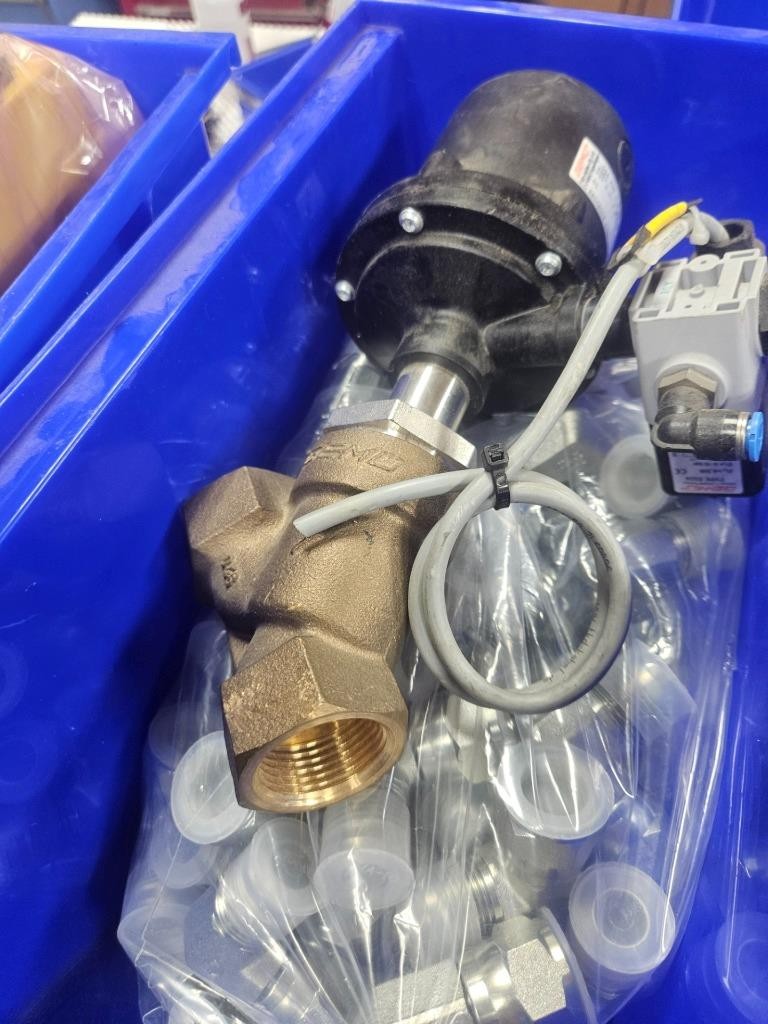 Gemu 554-25D-1-9-51-1 Pneumatic Angle Seat Globe Valve 1" Brass - Used - Image 9