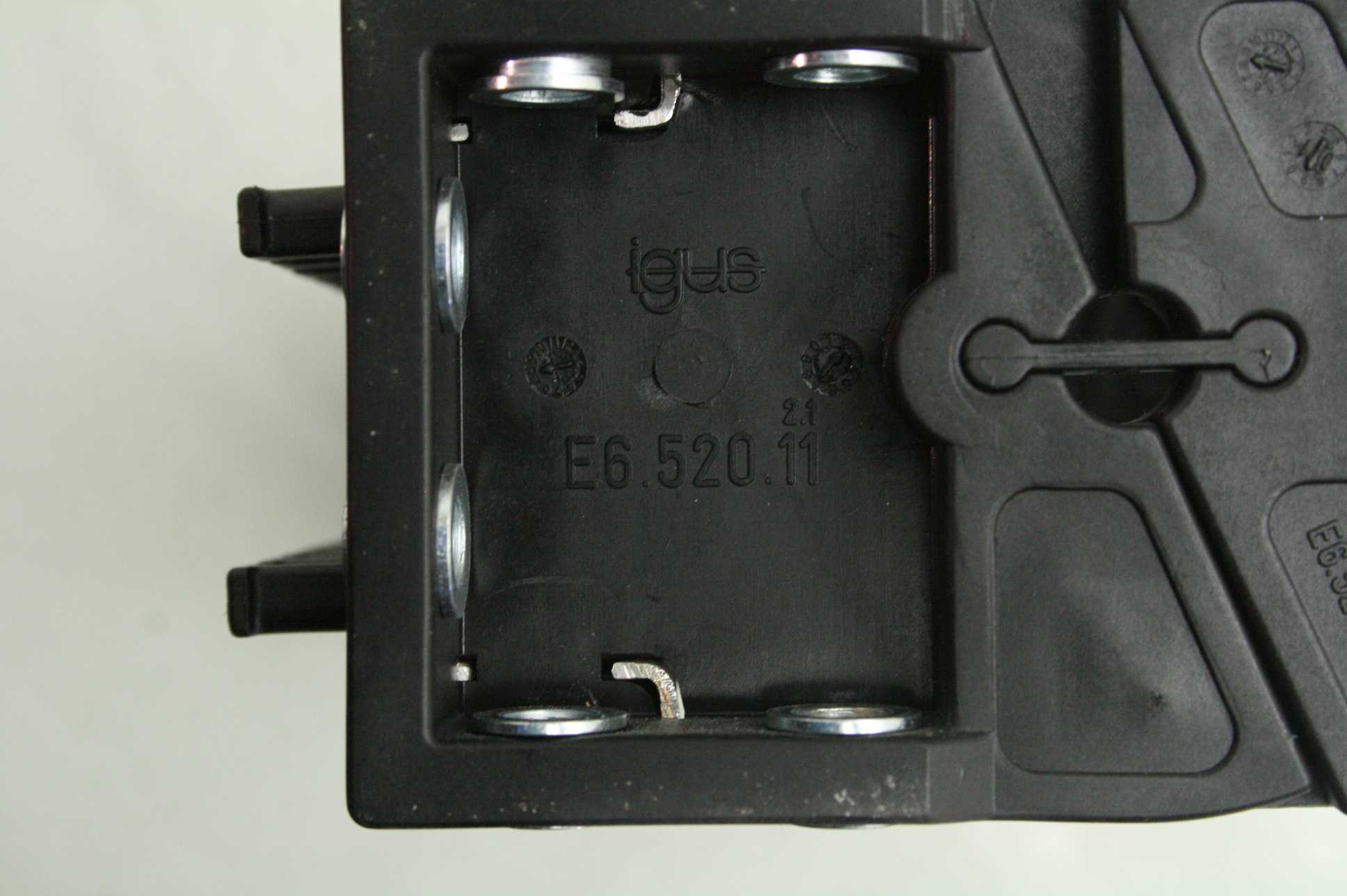 Igus E6-52 Series Energy Chain Cable Chain Cable Carrier 32" Long x 6" x 2.5" - Used - Image 13