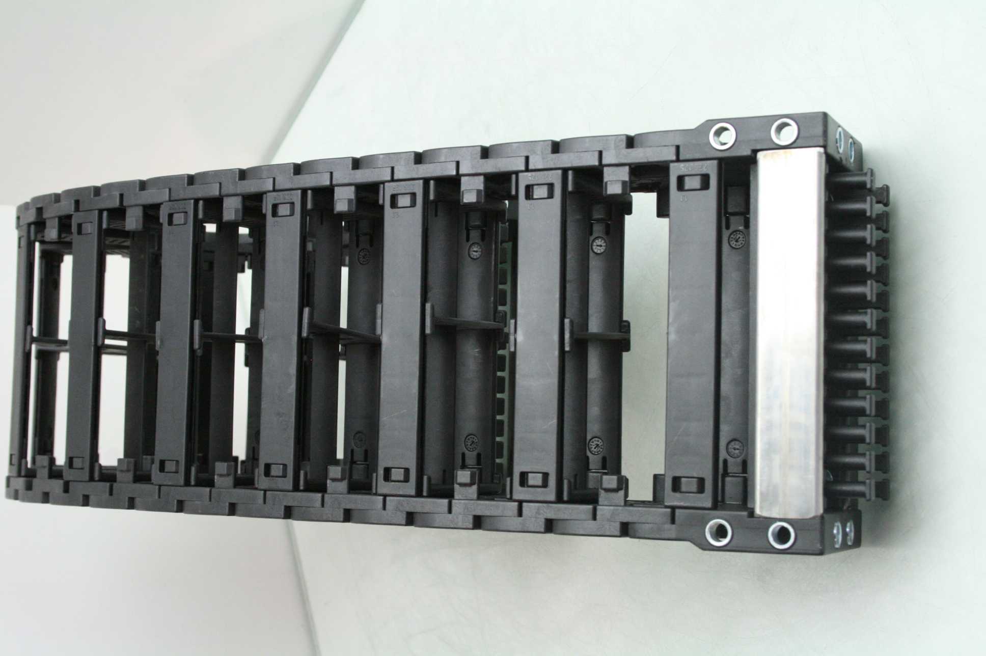 Igus E6-52 Series Energy Chain Cable Chain Cable Carrier 32" Long x 6" x 2.5" - Used - Image 14