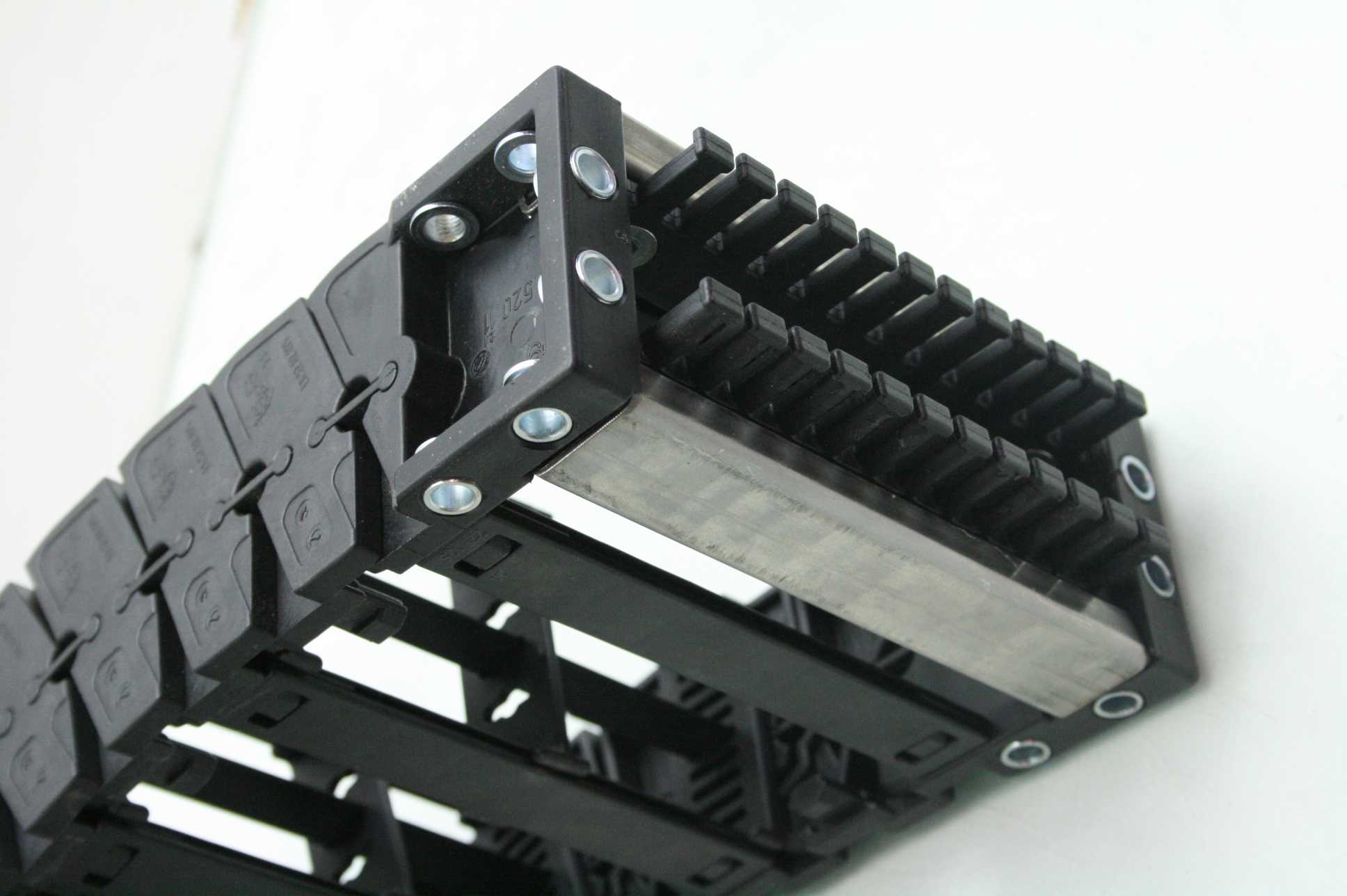 Igus E6-52 Series Energy Chain Cable Chain Cable Carrier 32" Long x 6" x 2.5" - Used - Image 18