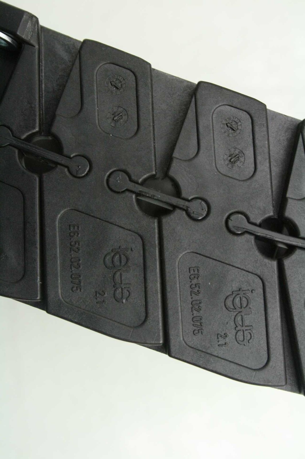 Igus E6-52 Series Energy Chain Cable Chain Cable Carrier 32" Long x 6" x 2.5" - Used - Image 3