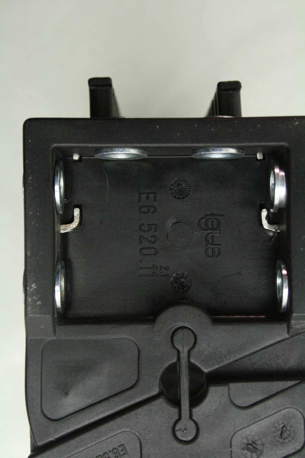 Igus E6-52 Series Energy Chain Cable Chain Cable Carrier 32" Long x 6" x 2.5" - Used - Image 4