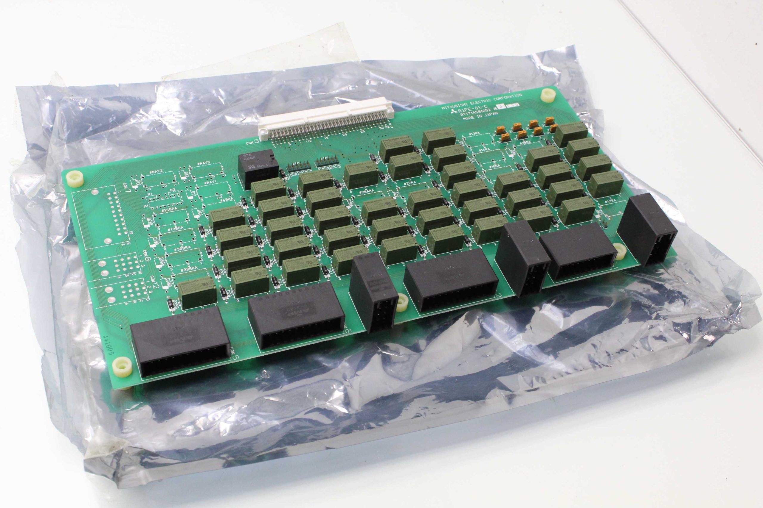 Mitsubishi RIFE-01-C / I/O Relay Control Board / Meldas / BY171A581G52 - Used - Image 9