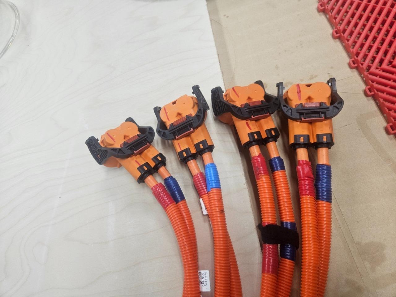 New Amphenol HVSL1000 Right Angle 2m EV Cable Assembly HVSL1000-08-2-A - New - Image 15