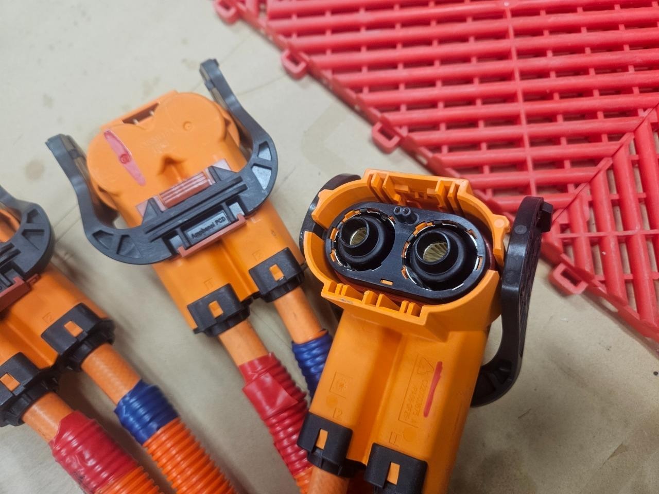 New Amphenol HVSL1000 Right Angle 2m EV Cable Assembly HVSL1000-08-2-A - New - Image 3