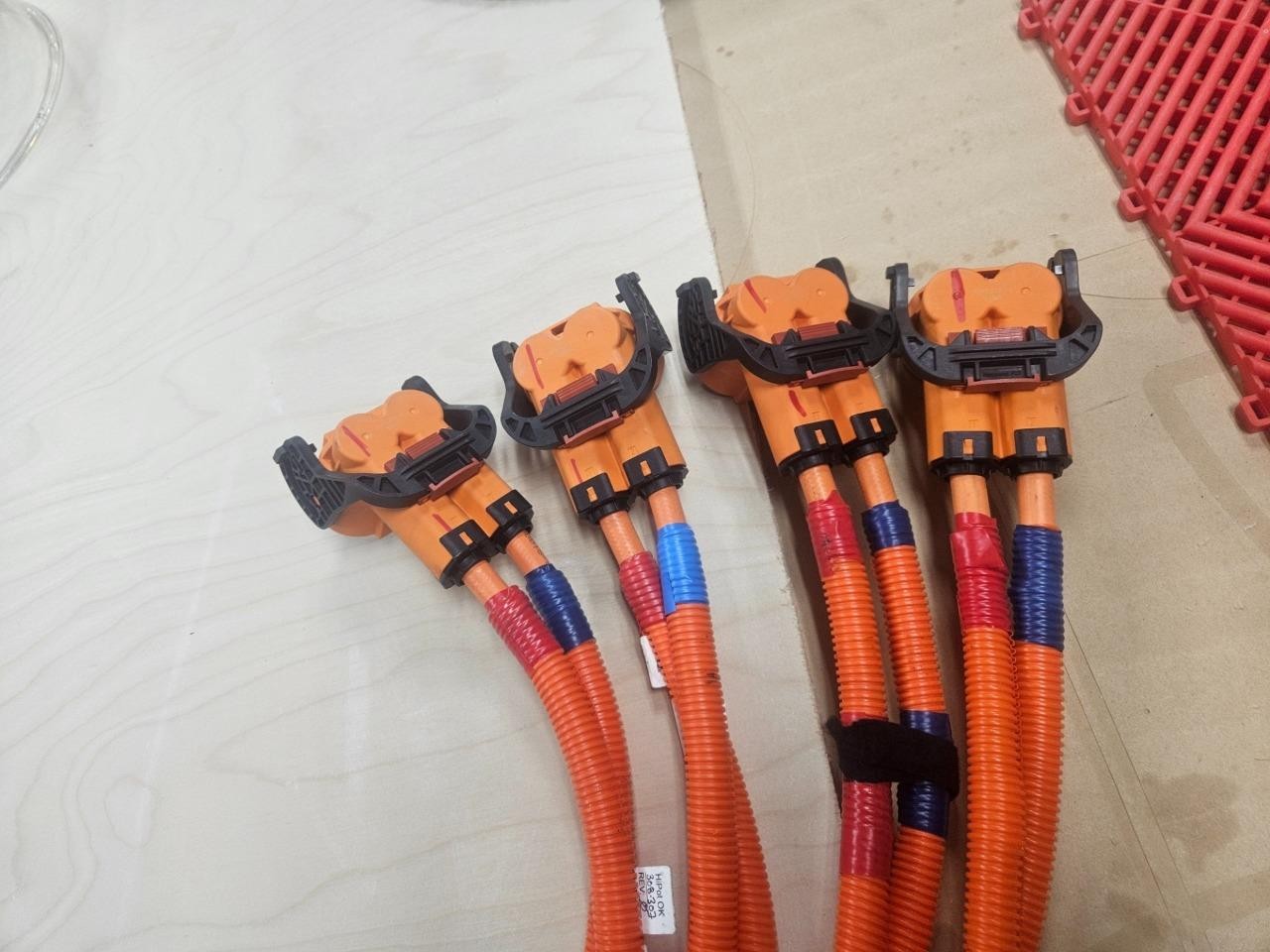 New Amphenol HVSL1000 Right Angle 2m EV Cable Assembly HVSL1000-08-2-A - New - Image 4