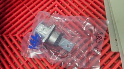 New Amphenol PL00Y-501-10M8 PowerLok G2 Receptacle 500A - New - Image 3