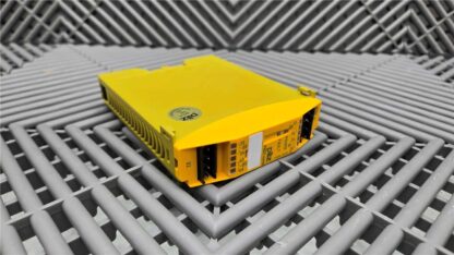 Pilz PNOZ mo4p 240VAC/ 24DC Safety Relay Module 773536 - Used - Image 6